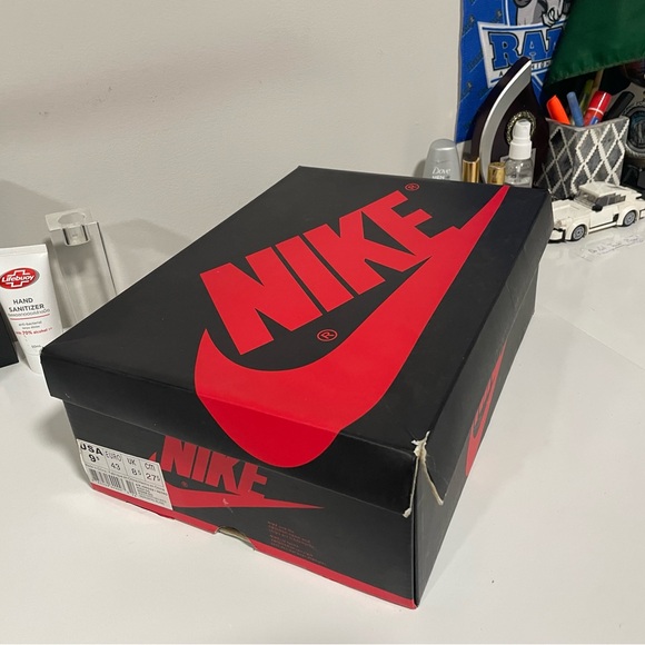 Jordan 1 bred Banned Mid Size 9.5 - Picture 3 of 9